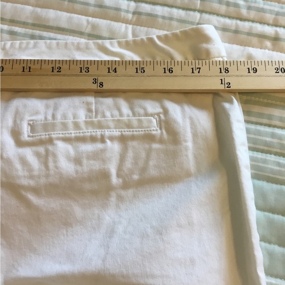 J.h. Collectibles ladies, size 16 pants. White. Stretch. 32” long Capris - Picture 5 of 8